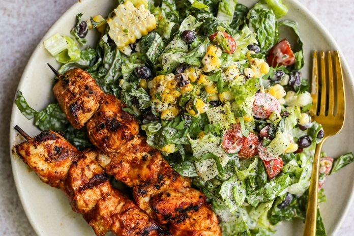 6 Mistakes That Will Make Your Salad A Calorie Bomb